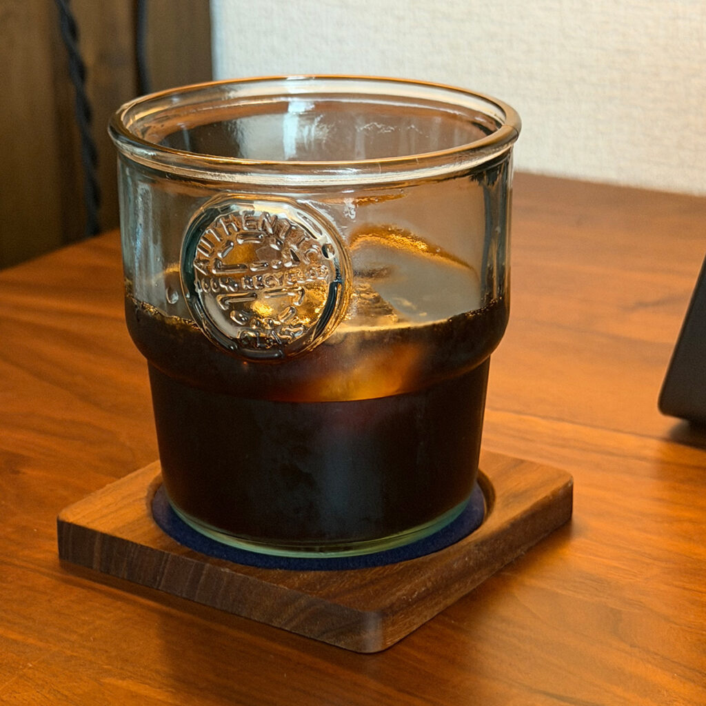Hacoaブランド25周年企画愛用品エピソード「木製コースター」