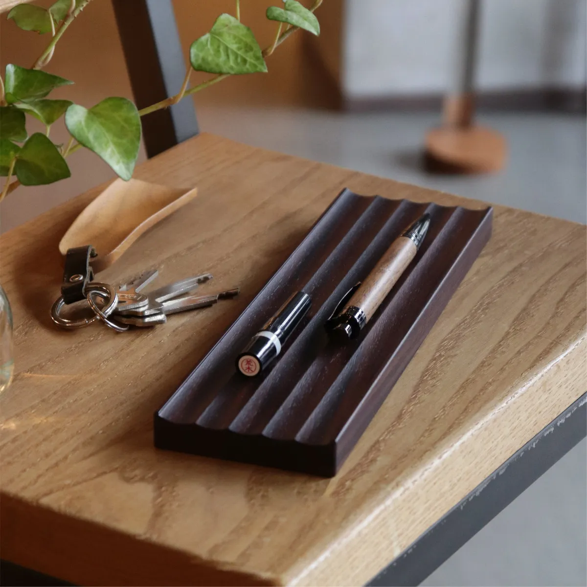 【数量限定】25周年復刻商品 ペンを美しく仕立てる木製ペントレイ「Pen Tray（ローズウッド）」