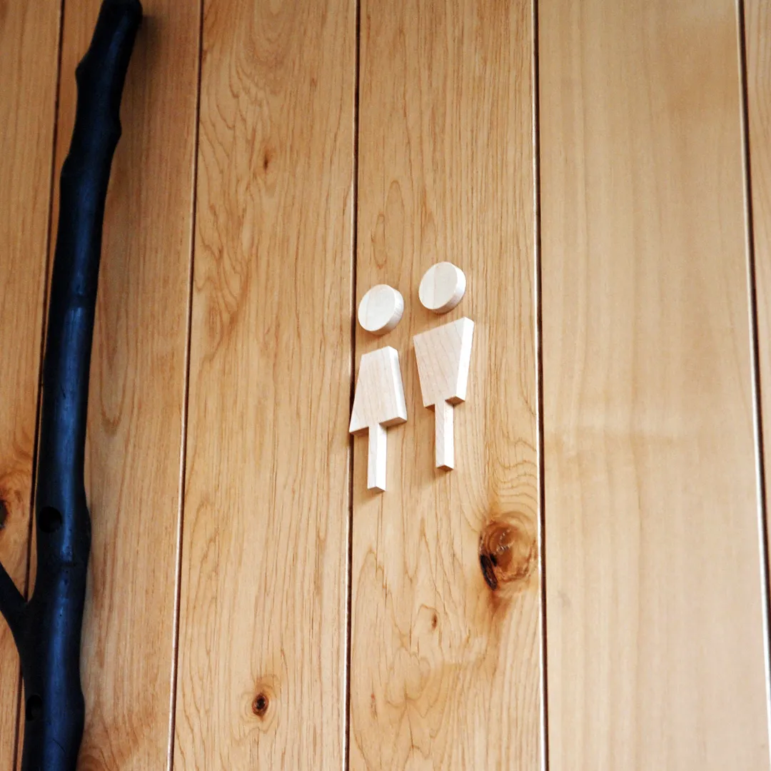 木製トイレサインで空間を整える｜おしゃれな案内表示の実例と選び方